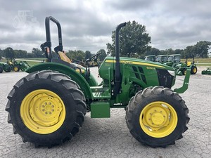 2023 Johnn Deere 5050E 4WD/2WD Tractor de ruedas Mini tractor de césped con bomba de motor 160HP y componentes de caja de cambios - Product Image 5