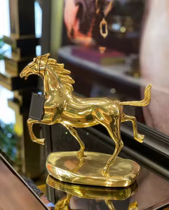 Sculpture en aluminium de conception antique pour la sculpture en métal de finition d'or de pièce maîtresse de table - Product Image 3