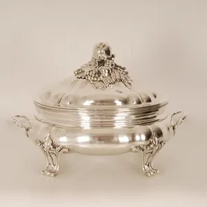 Cazuela de Acero Inoxidable para Servir |   Diseño Ecológico, Duradero y Antiadherente, Acabado Elegante con Utilidad Práctica - Product Image 1