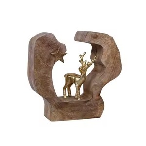 Sculpture d'ange de houx en métal rayonnant pour les repas de fête et les célébrations d'hiver - Product Image 4