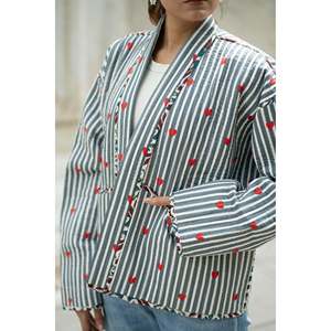 เสื้อแจ็คเก็ตผ้าฝ้ายเย็บมือลายควิลท์สำหรับผู้หญิง สไตล์โบฮีเมียน สีเทาขาว ลายหัวใจ เปิดด้านหน้า เหมาะสำหรับวันครบรอบความรัก - Product Image 1