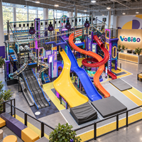 Aire de jeux intérieure commerciale géante avec piscine à balles, triple toboggan, bassin rotatif, terrains de trampoline et pods de jeu interactifs Vabibo TL050-03
