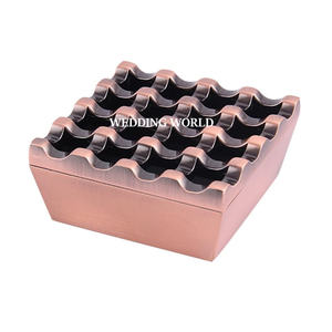 Cendrier de créateur fait à la main avec quatre grilles Nouveau cendrier de luxe personnalisé en métal fini de style classique avec forme personnalisée - Product Image 6