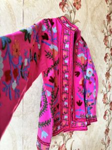เสื้อแจ็กเก็ตสตรีแขนสั้นปักลาย suzani ทำมือผ้าฝ้ายไซส์ฟรีไซส์ - Product Image 4