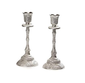 Bougeoir fait main en laiton avec finition antique polonaise Design en relief Décoration d'église de qualité supérieure. - Product Image 2