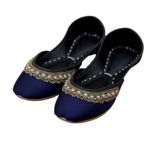 Khussa รองเท้าหนังของผู้หญิงดีไซน์ใหม่สีพื้นเรียบน้ำหนักเบาทันสมัยสวมใส่สบายสำหรับงานปาร์ตี้ฤดูใบไม้ร่วง - Product Image 1