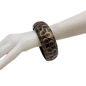 Brazalete de resina de moda de Estilo Vintage hecho a mano personalizado altamente pulido para mujeres de la India - Product Image 1