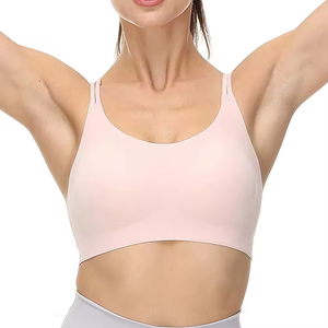 Sujetador deportivo de secado rápido de calidad superior para mujer Logo personalizado Diseño acolchado sin costuras Gimnasio Entrenamiento Yoga Compresión Fit Sujetadores deportivos - Product Image 1