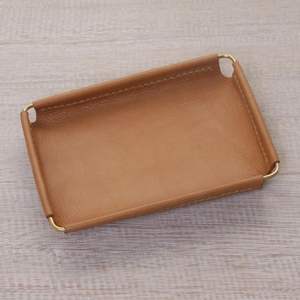 Plateau en cuir de qualité supérieure utilisé comme fourre-tout pour la table console d'entrée ou l'organisation élégante de vanité de chambre à coucher - Product Image 2