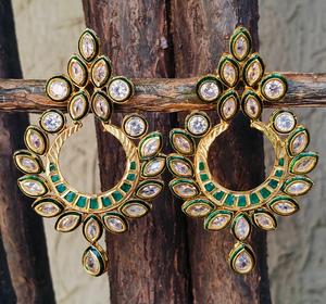Pendientes de moda Kundan Chandbali para mujer y niña, cuentas de perlas de latón chapadas en oro, hechas a mano, forma de campana étnica, religiosa festiva - Product Image 1
