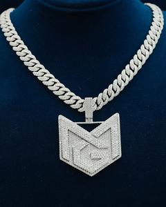 Collar con colgante de escudo personalizado con logotipo, joyería hip hop con incrustaciones de diamantes CZ, cadena cubana brillante para hombres y mujeres - Product Image 1