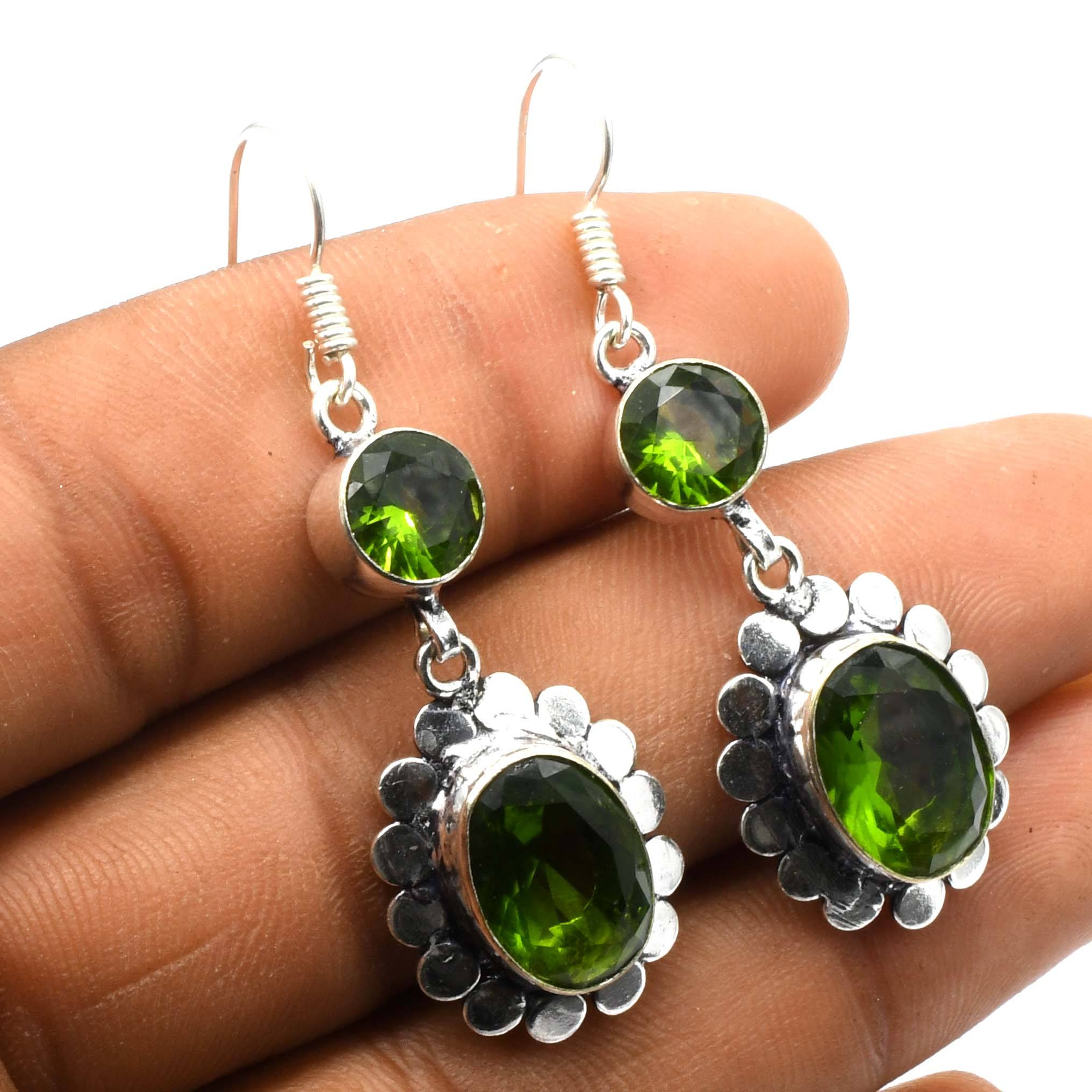 สีเขียว