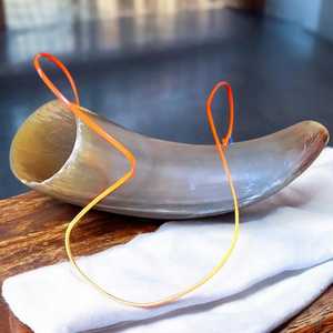 Trompeta de cuerno de buey Premium vikingo de 18 pulgadas, cuerno de guerra tallado con sonido de batalla con Feng Shui y estilo Ángel, fabricante indio hecho a mano - Product Image 5