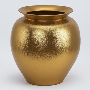 Hosepot de lujo con acabado de latón dorado antiguo perfectamente diseñado para el estilo de jardín interior de temporada y la decoración elegante al aire libre - Product Image 1