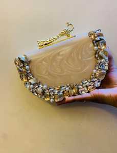 Pochette de mariage personnalisée de rêve avec fleur Travail manuel Résine Imitation Perle Plaqué Or Vintage Papillon Charm Bag Mariage Femme - Product Image 2