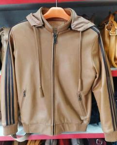 Chaqueta de Cuero Genuino Roja para Hombre, Estilo Varsity, con Parche de Logotipo Personalizado, Impermeable, Transpirable, Resistente al Viento, Cuello Alto y Cierre de Cremallera - Product Image 3