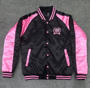 Chaqueta universitaria de satén para hombre con logotipo de equipo de mejor diseño Chaqueta universitaria de satén unisex con ropa personalizada más vendida - Product Image 3