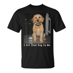 T-shirt promozionale con il meme 'I Got That Dog in Me' Golden Doodle per amanti e proprietari di cani - Product Image 2