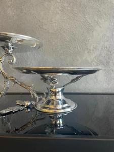 Le support à gâteau en métal à trois étages transforme la présentation des desserts en une forme artistique, offrant à la fois de la hauteur et de l'élégance. - Product Image 5