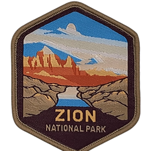 Parches tejidos de poliéster con logotipo personalizado de alta calidad, insignias redondas para planchar ropa con borde cortado con láser - Product Image 1