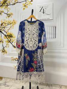 Vestidos de fiesta paquistaníes con bordado pesado de lujo, ropa de diseñador de calidad superior, vestidos elegantes paquistaníes de las mejores marcas para mujer - Product Image 3