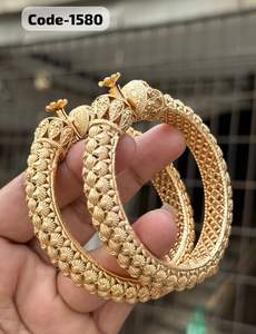 Magnifiques bracelets en laiton Rajwadi avec sculptures traditionnelles et pierres vertes rouges parfaits pour les fonctions de mariage et les looks de fête - Product Image 2