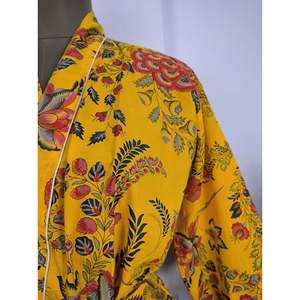 Kimono Indio Bohemio de Algodón Puro, Vestido de Verano Estampado a Mano con Diseño Floral en Amarillo, Verde y Rojo, Ideal como Traje de Baño - Product Image 2