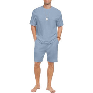 Ensemble T-shirt et short assortis pour hommes pour l'entraînement et les loisirs Design léger pour un confort tout au long de la journée - Product Image 2