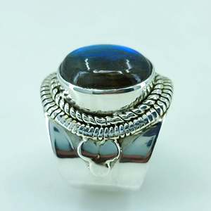 Bague artisanale en argent sterling 925 avec labradorite, style bohème chic, bijou parfait pour elle, pierre de naissance de novembre, labradorite de forme ovale - Product Image 6