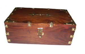 Caja de madera de teca pulida con incrustaciones de latón 8 "x 5" x 3 "Caja de almacenamiento hecha a mano para recuerdos de joyería y regalos Decoración de madera elegante - Product Image 3