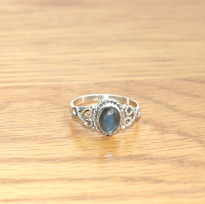 Bague minimaliste en argent sterling 925 Labradite noire en pierre de lune faite à la main meilleur vendeur cadeau de fête symbole chrétien pour - Product Image 2