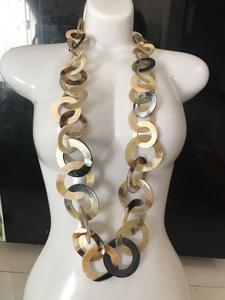 Collar de Lujo Hecho a Mano con Cuerno de Búfalo, Joyería Natural y Sostenible para Mujer, Alta Calidad - Product Image 6