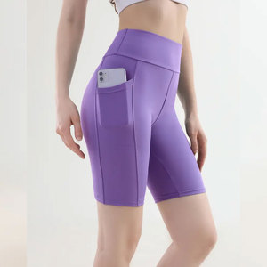 Pantalones cortos de yoga para mujer de nuevo estilo, transpirables, teñidos lisos para ropa informal con bolsillo lateral, hechos de fábrica a precios baratos - Product Image 3
