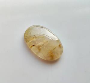 Cabochon de quartz rutile naturel de bonne qualité Taille de bague Quartz ovale en vrac Fabrication de bijoux en pierres précieuses Utilisation à des prix bon marché Vente en gros - Product Image 1