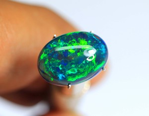 Excellent cabochon d'opale noire naturelle jeu de couleur multi arc-en-ciel feu forme ovale pierre précieuse d'opale polie lisse - Product Image 4