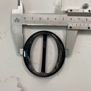 Anneau pour écharpe en corne de buffle avec polissage lisse, ajoutant une élégance douce et une tenue sécurisée à toute écharpe, de haute qualité - Product Image 1