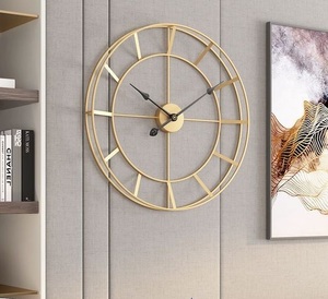 Horloge murale en métal de fer de qualité supérieure avec des détails artisanaux uniques parfaits pour la chambre à coucher de la maison ou les intérieurs modernes - Product Image 1