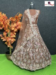 Tenue de fête Lehenga Choli Fabricant Heavy Zari Sequin Work Wedding Outfit avec chemisier et Dupatta - Product Image 3