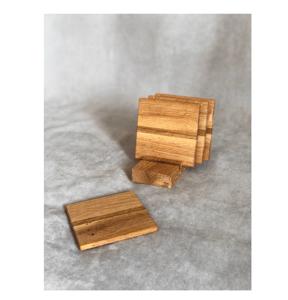 Dessous de verre carré en bois de noyer dernier modèle, parfait pour les ustensiles de cuisine d'hôtel, les accessoires de table et la décoration de salle à manger élégante - Product Image 1