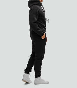 Ensemble de survêtement tendance pour homme avec sweat à capuche et pantalon cargo, conçu pour le confort, le style et les activités quotidiennes, en tissu de coton doux. - Product Image 6