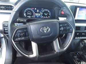 Camioneta Tacoma 4WD TRD Off Road Híbrida FWD Usada 2023 - Product Image 4