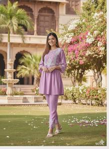 Traje Salwar de Dos Piezas Estilo Occidental IN-DO para Eventos y Fiestas, en Rayón Pesado con Trabajo Chikankari, para Adultos o Niñas - Product Image 5