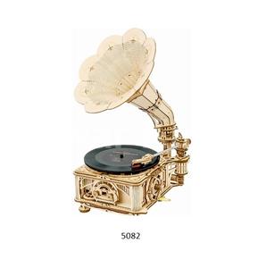 Pièce maîtresse de Gramophone en bois vintage antique pour la décoration de bureau à domicile - Product Image 1