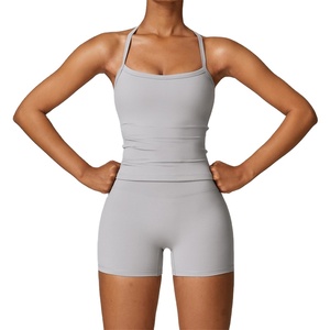 Conjunto de pantalones cortos de gimnasio de 2 piezas personalizados para mujer, ropa de Yoga para invierno, cuello levantado, decoración con cremallera, pantalones cortos de invierno con patrón sólido - Product Image 1