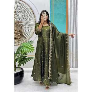 Lancement de la nouvelle kurta pent de créateur avec dupatta en tissu pur coton mul, broderie, revers pour les fêtes - Product Image 1