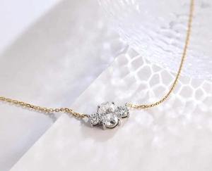 Elegante Collar con Colgante de Plata de Ley Blanca con Moissanita para Mujer, Diseño Personalizado con Aspecto de Diamante y Cadenas Delicadas, Regalo para Ella - Product Image 3