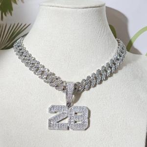 Elegante collar con placa de identificación personalizada con colgante helado y cadena cubana regalo de joyería personalizado para su cumpleaños o evento de Graduación - Product Image 2