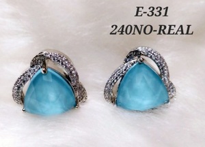 Boucles d'oreilles pendantes en pierre bleue véritable de forme triangulaire tranquille, halo de CZ, design élégant et tendance, cadeau de fiançailles, de mariage, d'anniversaire, de fête - Product Image 1