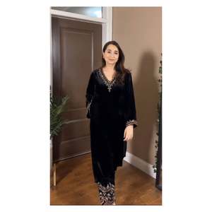 Traje Salwar de Terciopelo Viscosa Listo para Usar para Mujer con Bordado de Hilo y Lentejuelas, Diseñado con Bolsillo Lateral para un Uso Cómodo y Elegante - Product Image 1