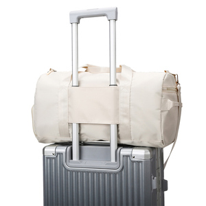 กระเป๋าทรงดัฟเฟิลกันน้ำพับได้สำหรับผู้หญิงสามารถปรับแต่งโลโก้ได้ - Product Image 5